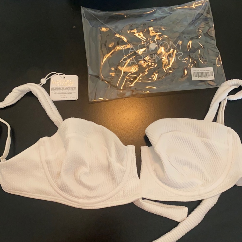 NWT Bikini top. Monday Swimwear Clovelly Top- White Sand Crinkle